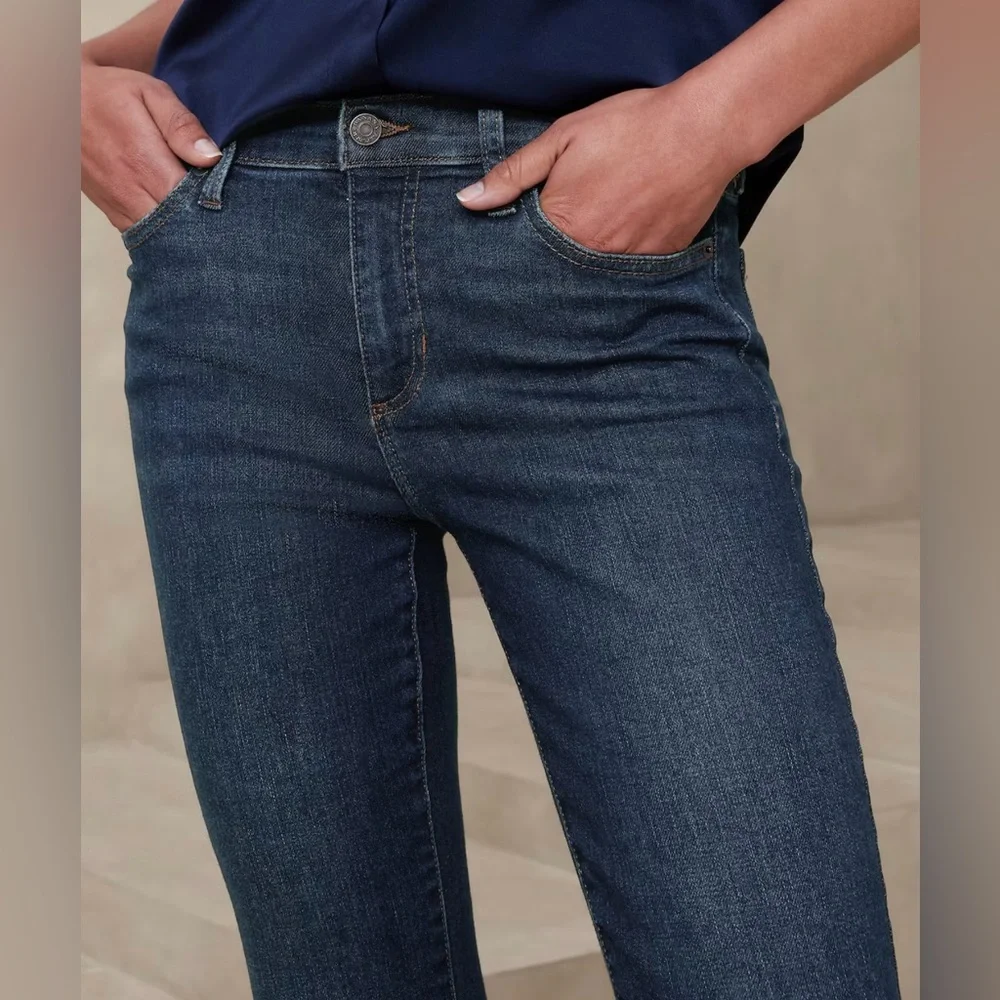 Banana Republic jeans women’s size 27 (size 4) Midrise Skinny Fit Blue Jeans💙💙